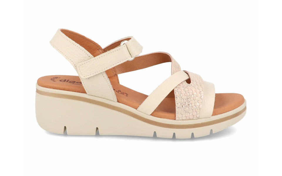 Sandalias de piel con cuña cómoda y tiras cruzadas – imagen 3