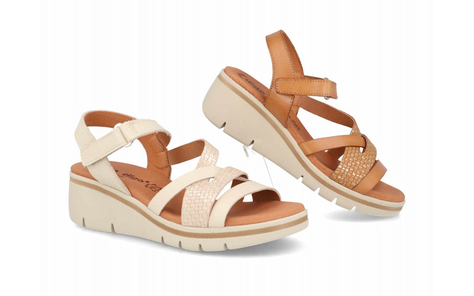 Sandalias de piel con cuña cómoda y tiras cruzadas – imagen 1